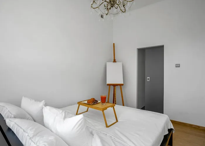 Warsaw Castle Apartments - Prime Location, Historic City Center, Castle View, Fast Internet - By Rentujemy