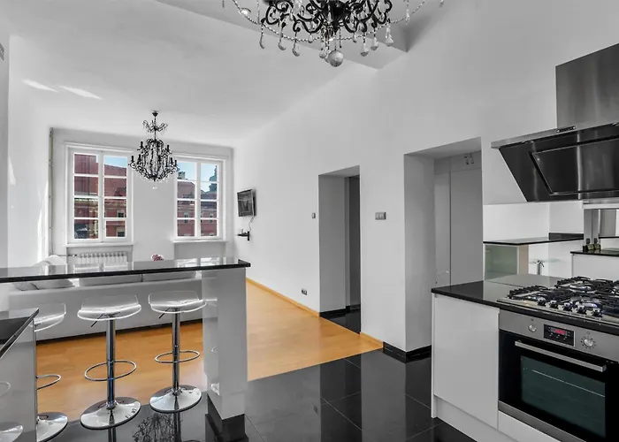 Warsaw Castle Apartments - Prime Location, Historic City Center, Castle View, Fast Internet - By Rentujemy
